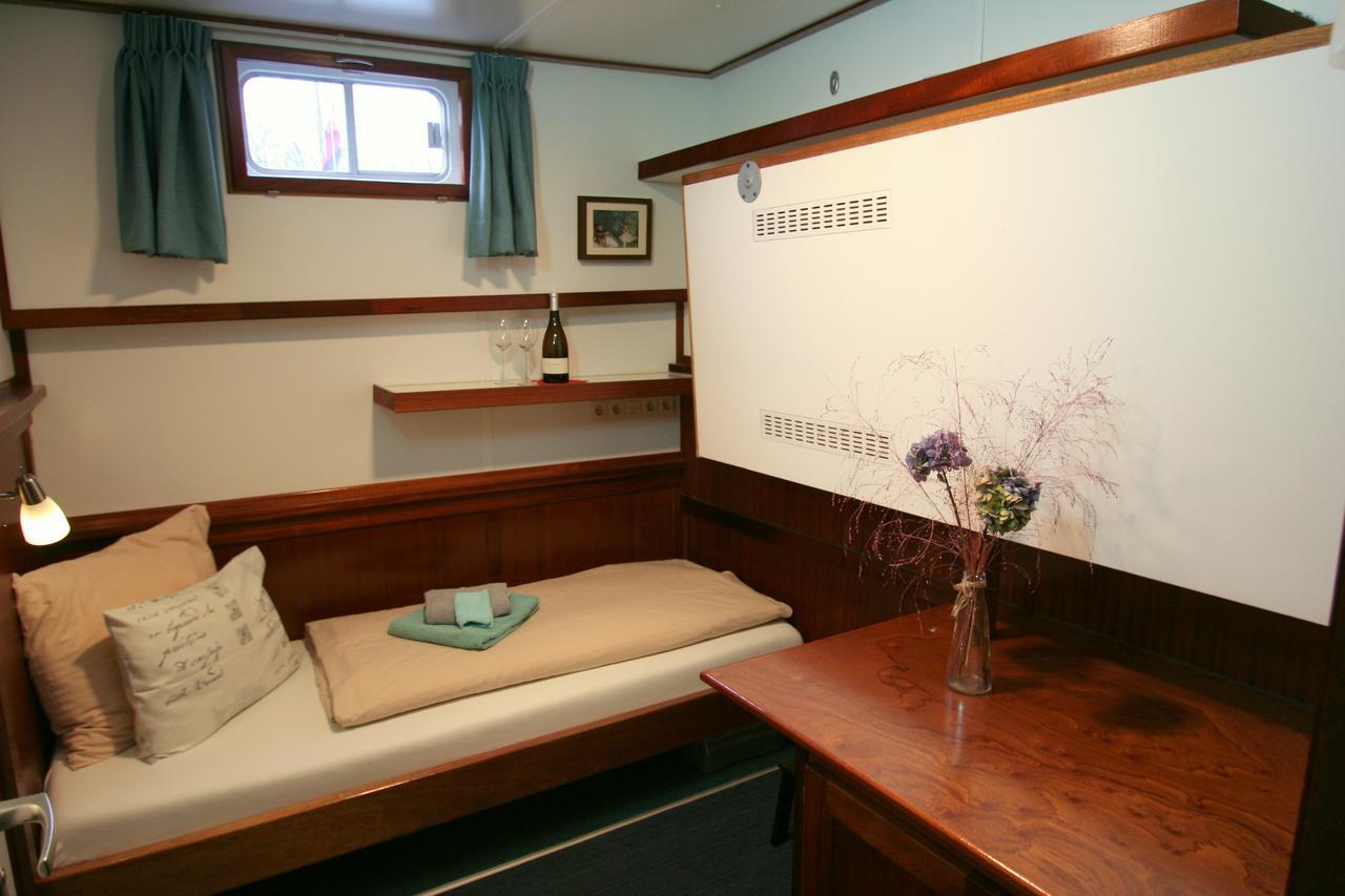 Hotelboat Fiep Amsterdam Exterior photo
